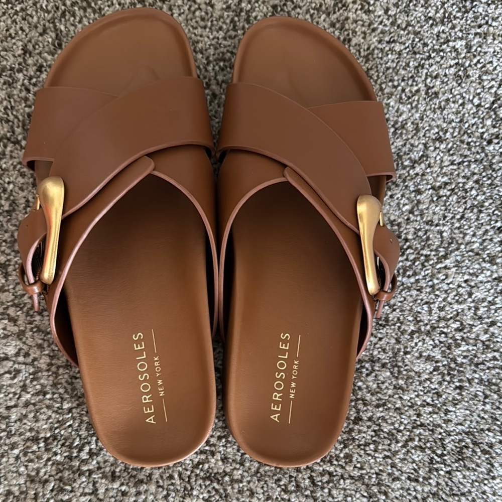 AEROSOLES Brown and Gold Sandals Slip-On Comfort